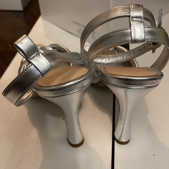 brans new! Gorgeous heels with two different straps - Picture 3 of 4